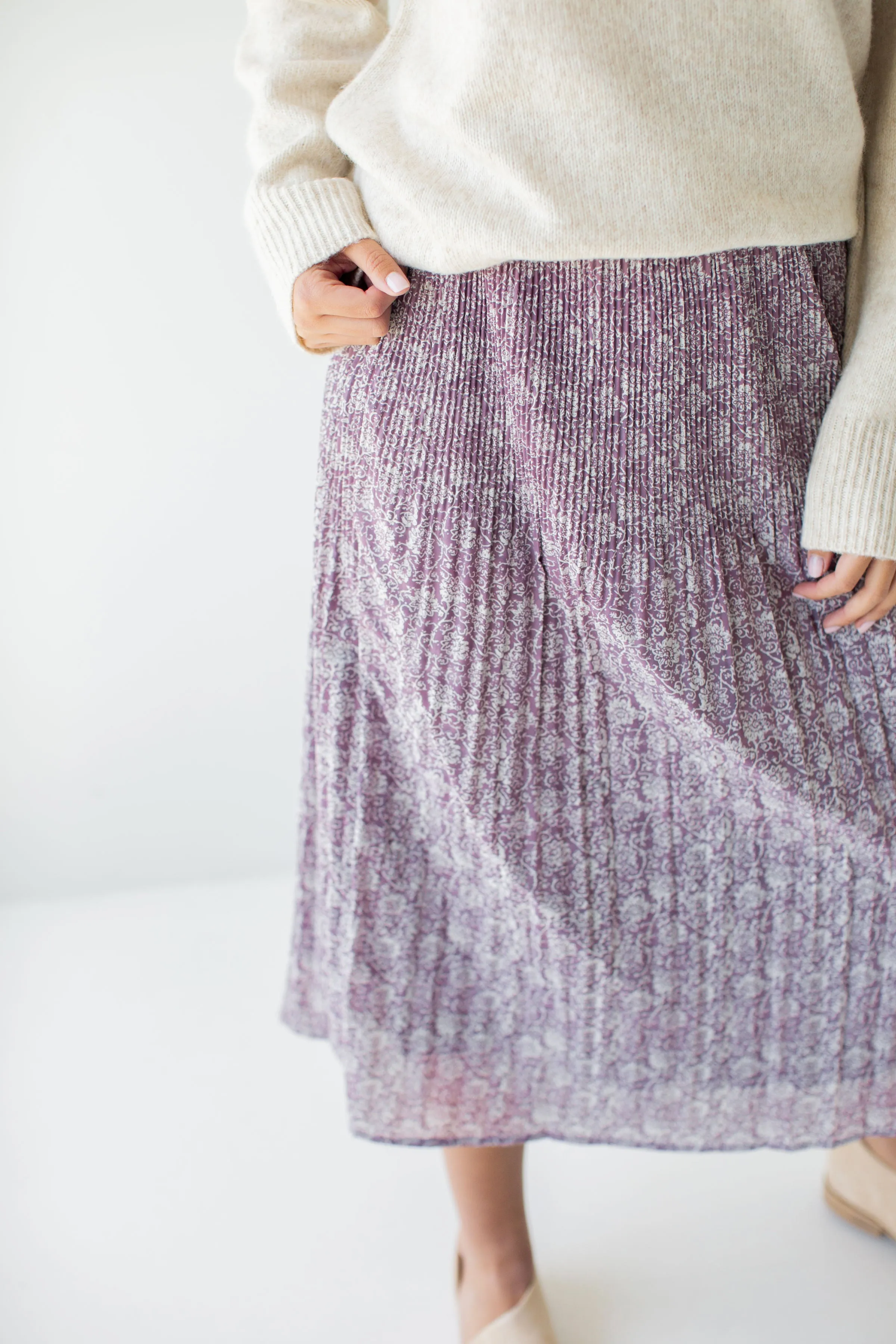 'Destinee' Paisley Pleated Midi Skirt in Mauve